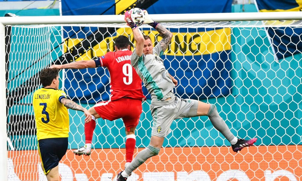 Sweden dispatches Poland and Lewandowski from the Euro